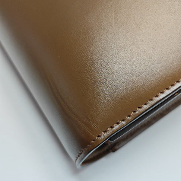 CLASSIC BOX Medium Calfskin Brown