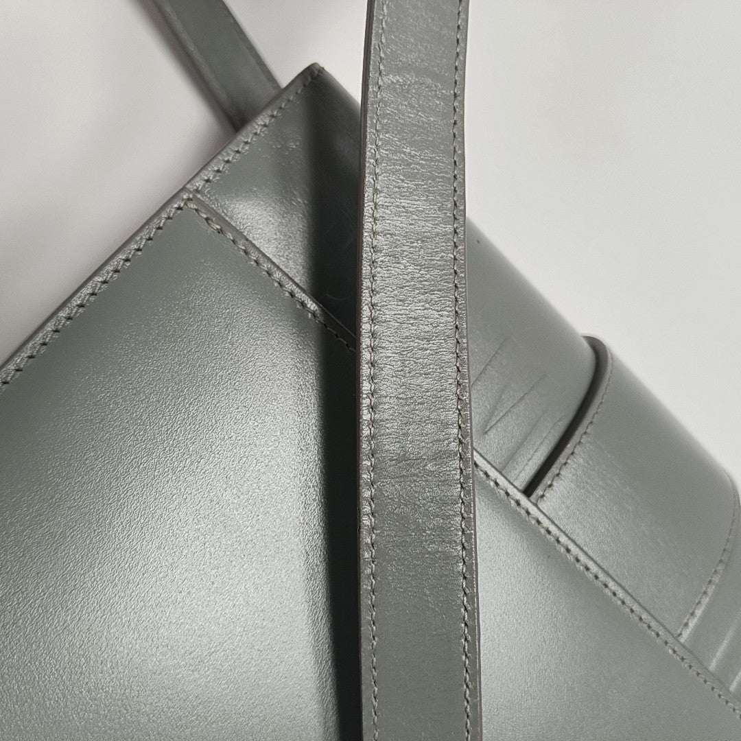 30 Montaigne Calfskin Gray