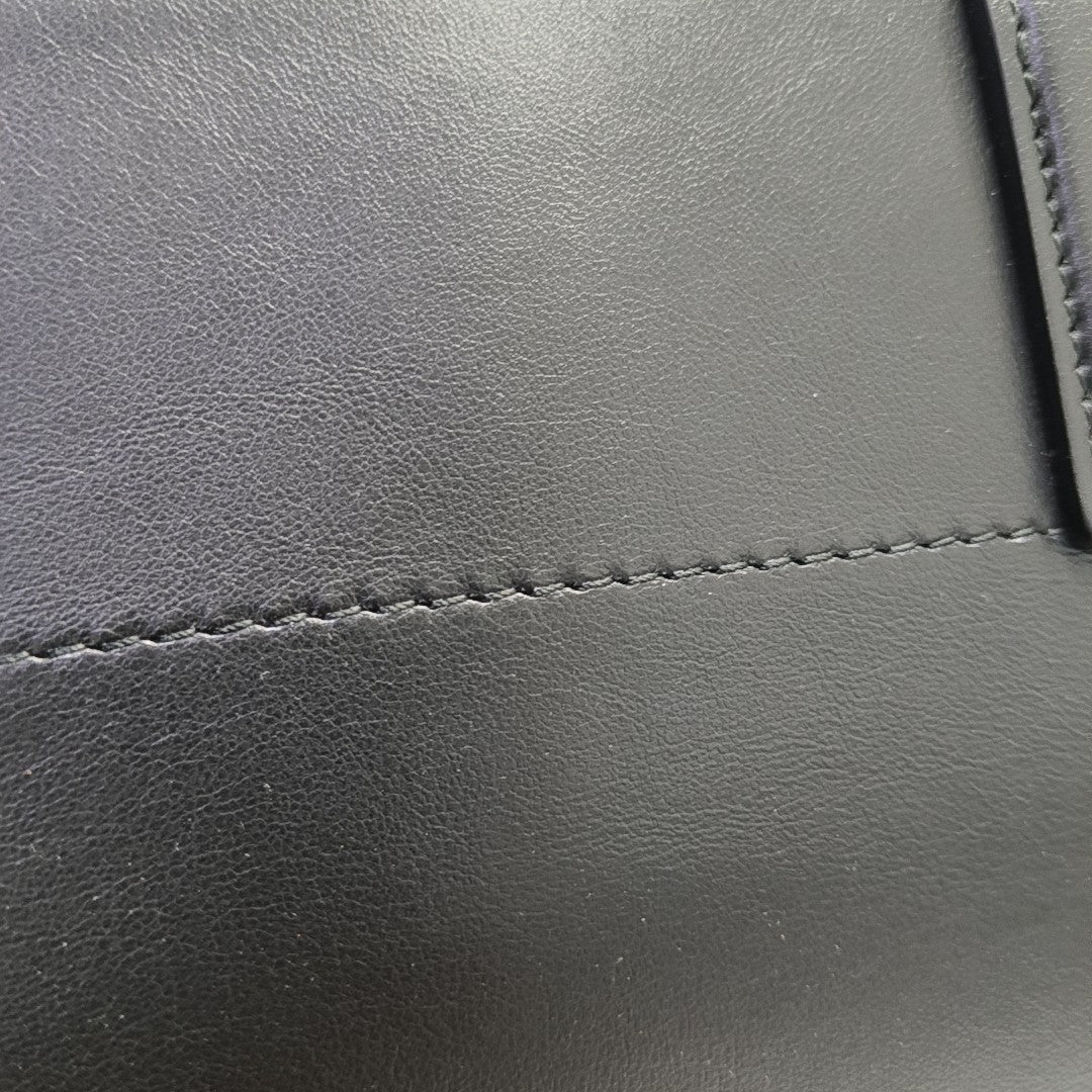 DUTY FREE North-South Calfskin Black
