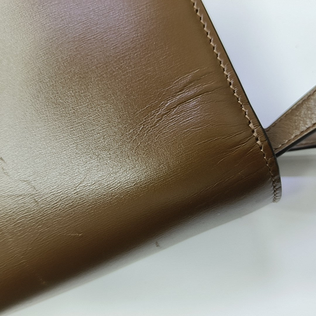 CLASSIC BOX Medium Calfskin Brown