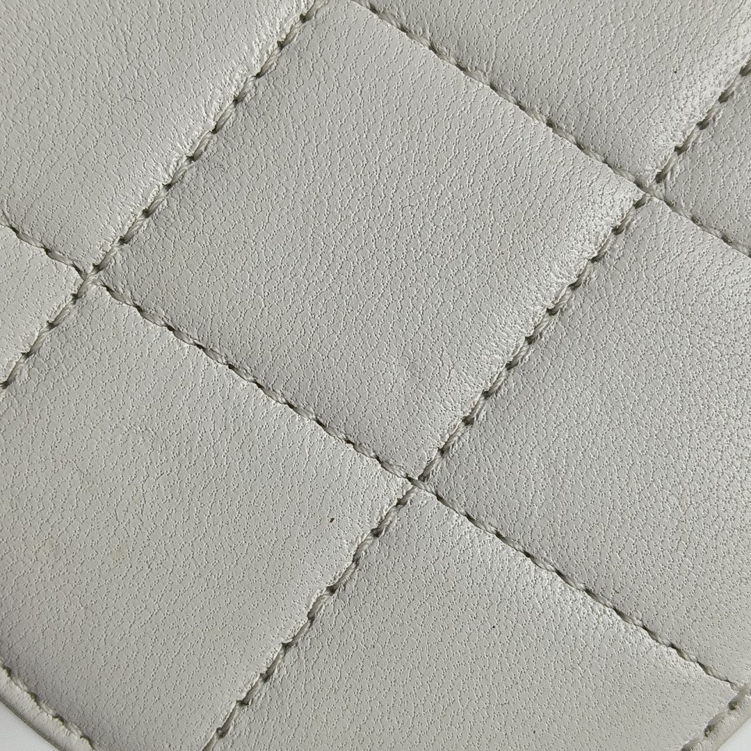 Round Vanity Quilted Lambskin White