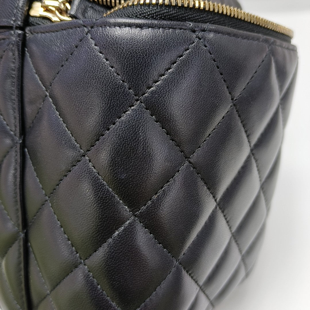 VANITY CASE Small Quilted Lambskin Black