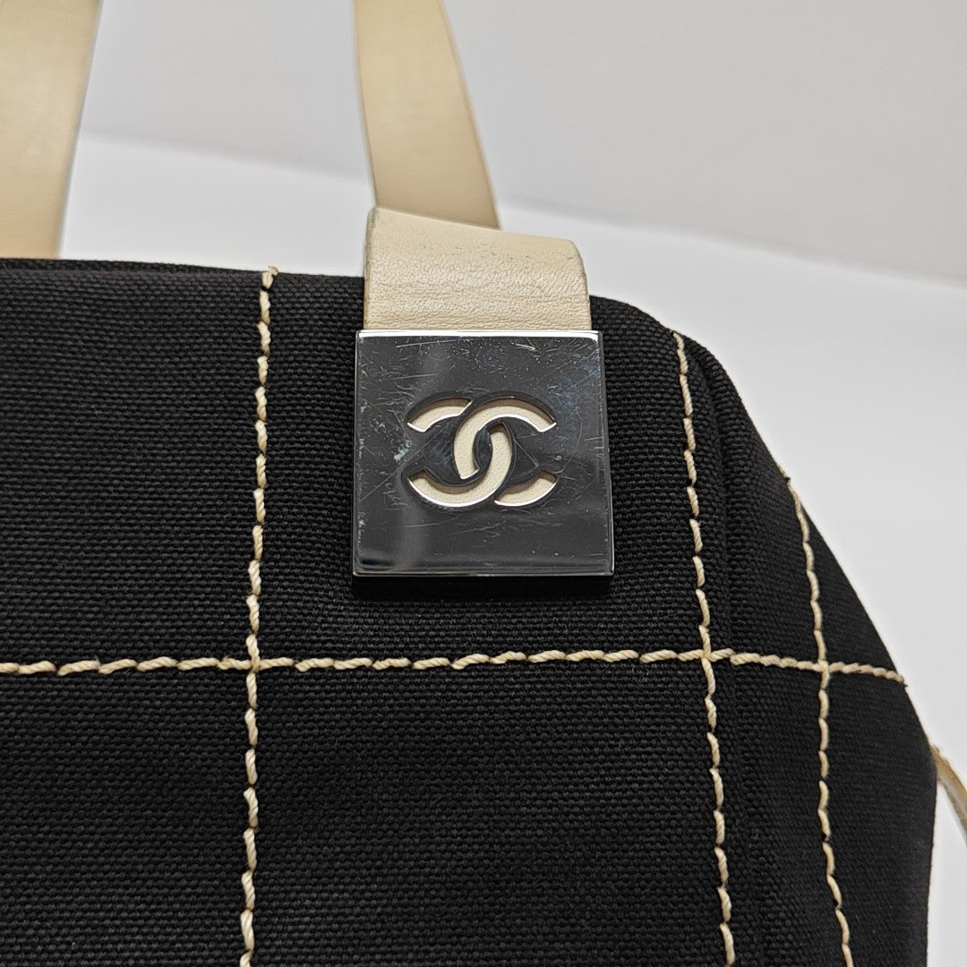 SQUARE STITCH Canvas Black