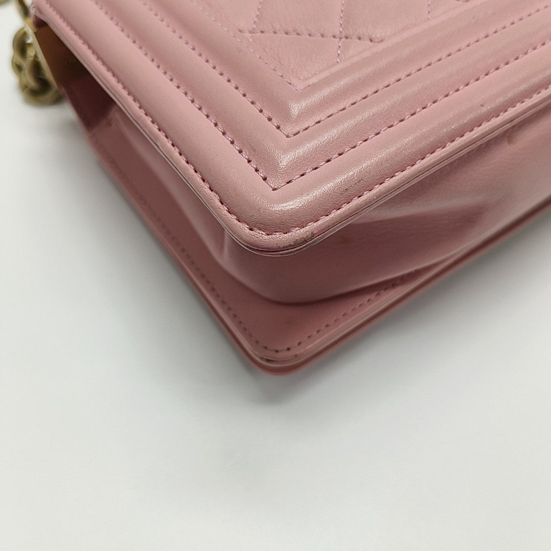 Authenticated pre-owned  BOY CHANEL Small Quilted Calfskin Pink - Shoulder Bag at Looply