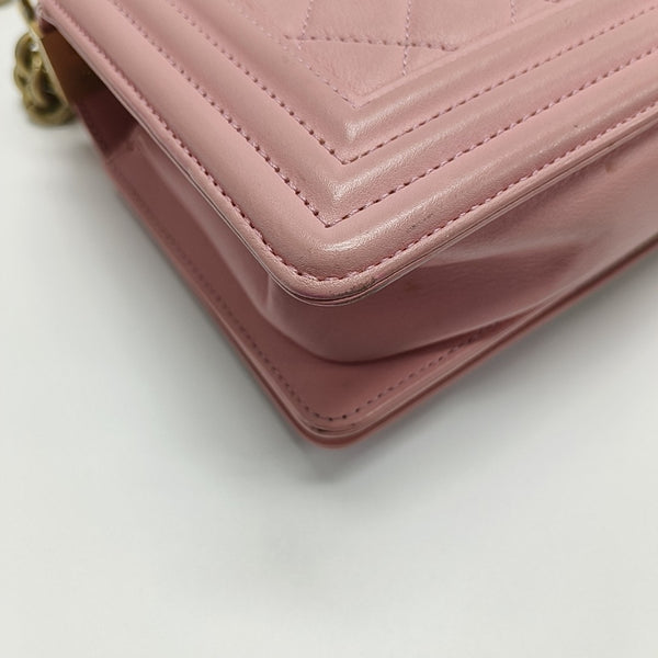Authenticated pre-owned  BOY CHANEL Small Quilted Calfskin Pink - Shoulder Bag at Looply