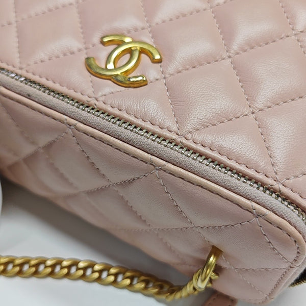 VANITY CASE Small Quilted Lambskin Pink