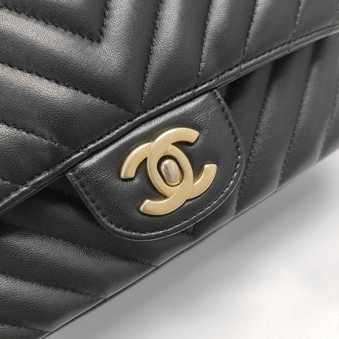 CLASSIC FLAP Mini Chevron Lambskin Black