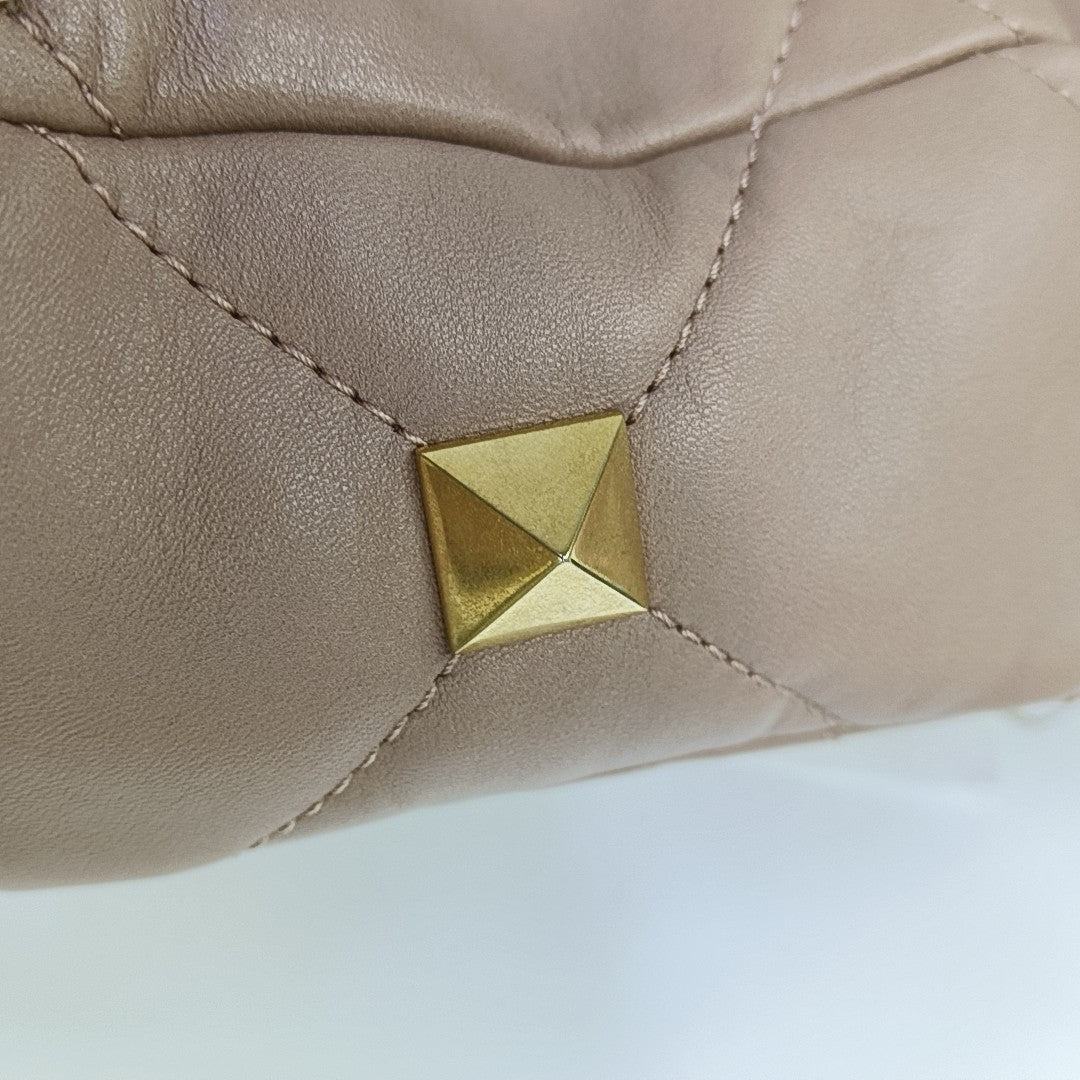 Roman Stud Quilted Lambskin Pink
