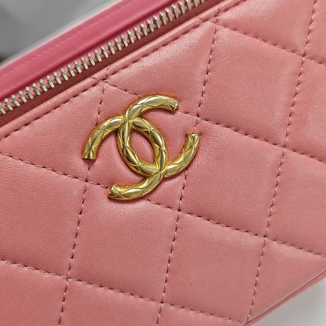 VANITY CASE Small Quilted Lambskin Pink