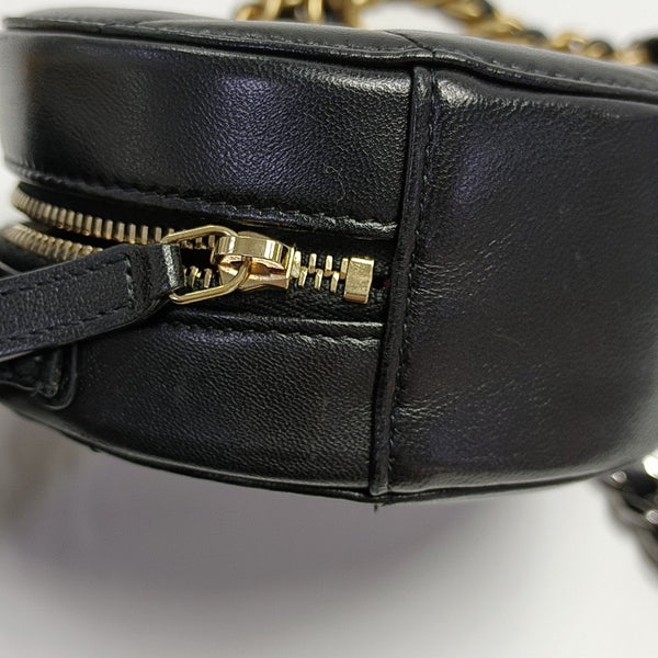 Authenticated pre-owned  CHANEL 19 Quilted Lambskin Black - Shoulder Bag at Looply