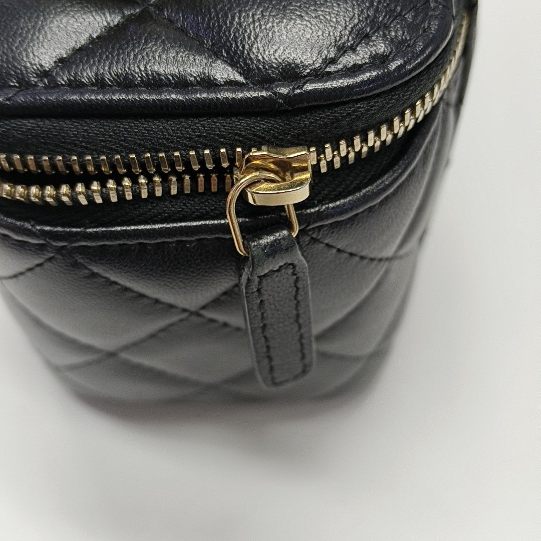 VANITY CASE Small Quilted Lambskin Black