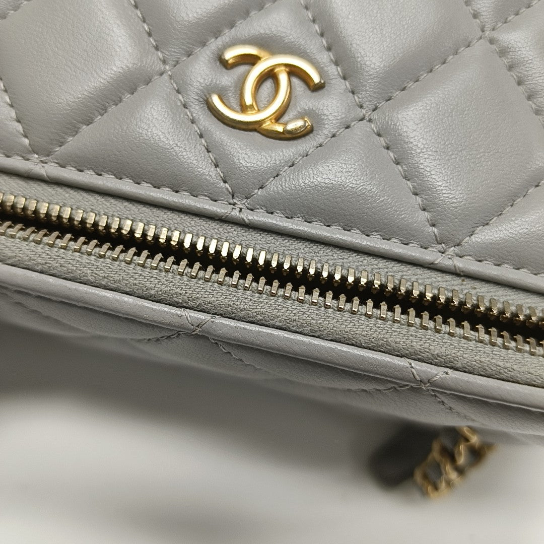 VANITY CASE Small Quilted Lambskin Gray