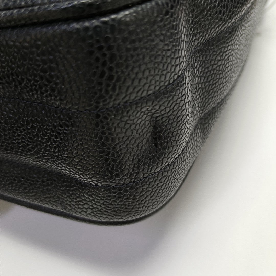VINTAGE FRONT POCKET CAMERA BAG Quilted Grained Calfskin Black