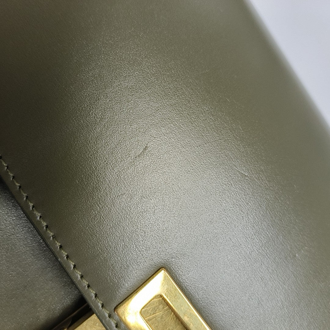 CLASSIC BOX Medium Calfskin Green