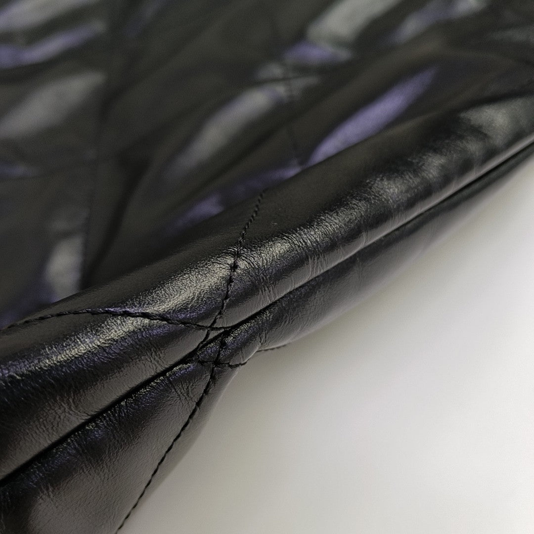 CHANEL 22 Medium Quilted Calfskin Black