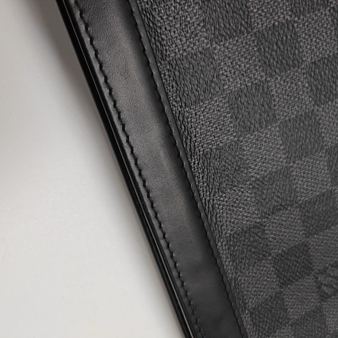 Pochette Voyag MM Damier Graphite Coated Canvas Gray