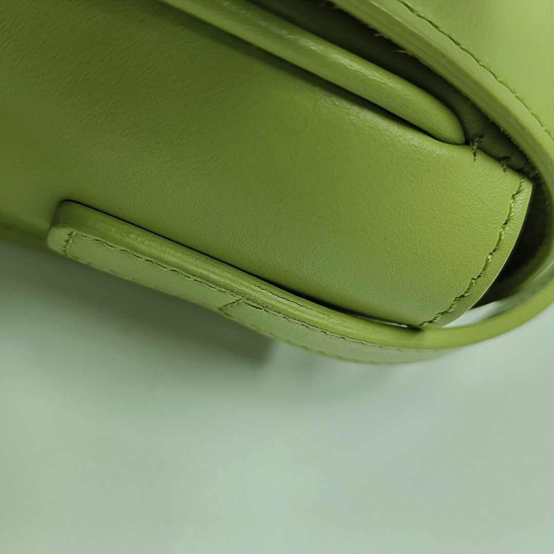 TRIOMPHE Small Calfskin Green