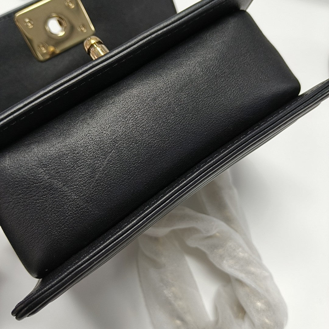 BOY CHANEL Small Chevron Calfskin Black