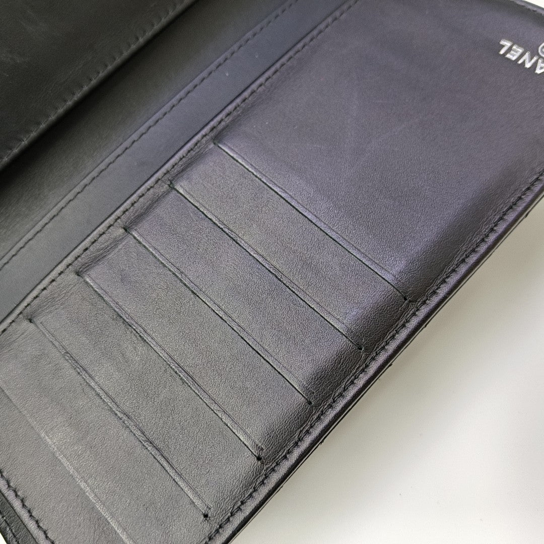 CLASSIC FLAP Mini Quilted Patent Leather Black Wallet