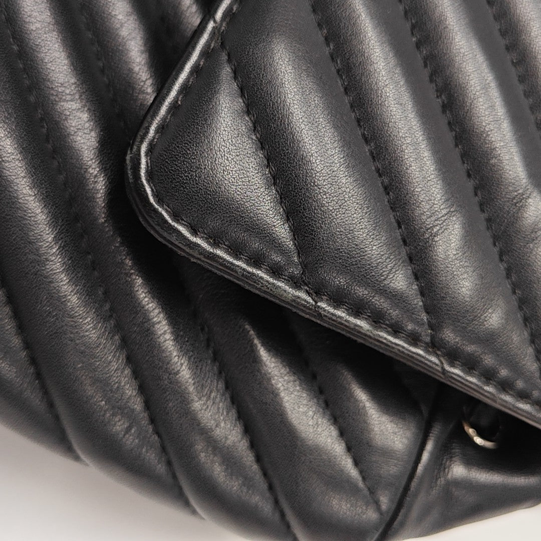 URBAN SPIRIT Small Chevron Calfskin Black