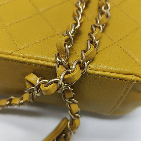 CHAIN INFINITY TOP HANDLE Quilted Lambskin Yellow