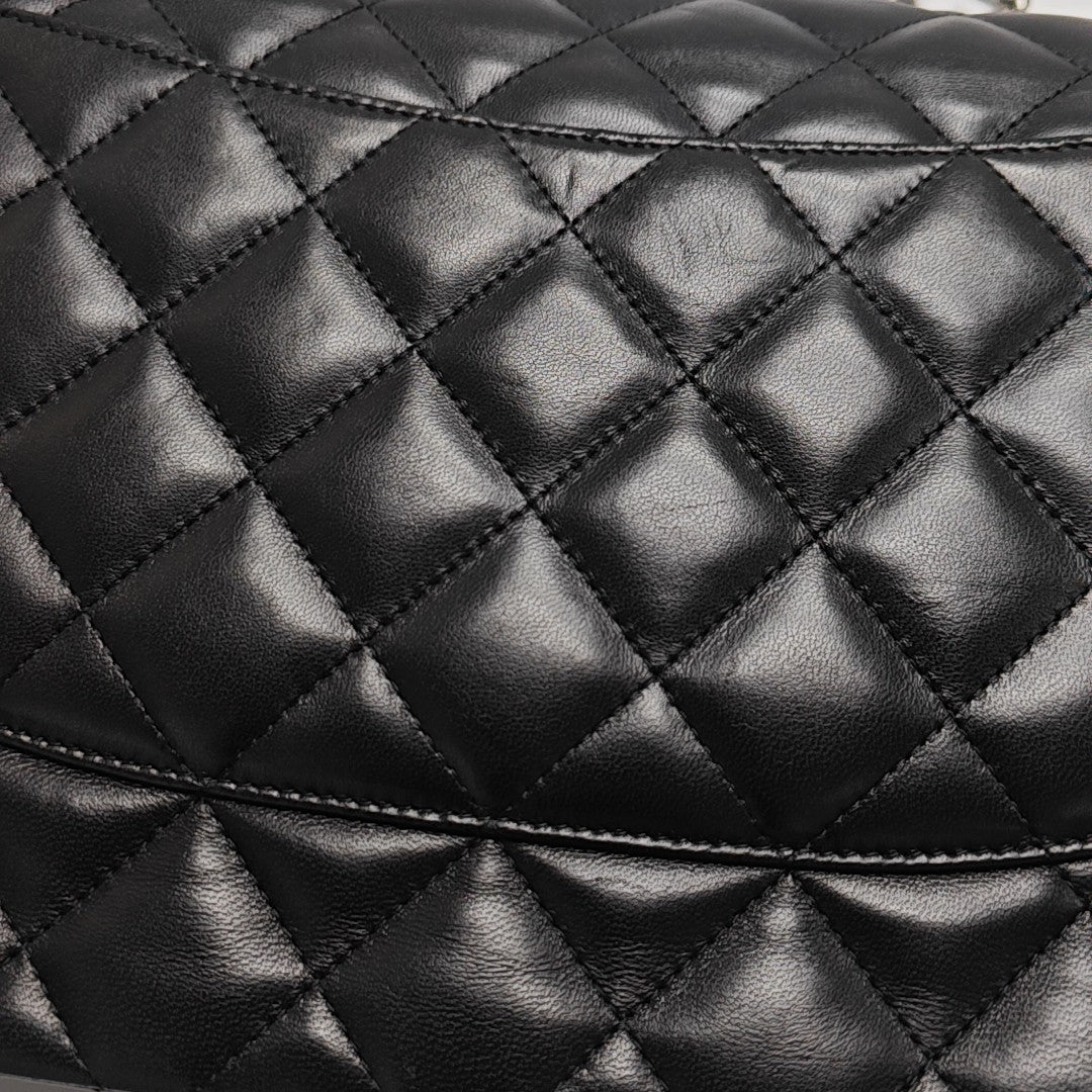 CLASSIC FLAP Jumbo Quilted Lambskin Black
