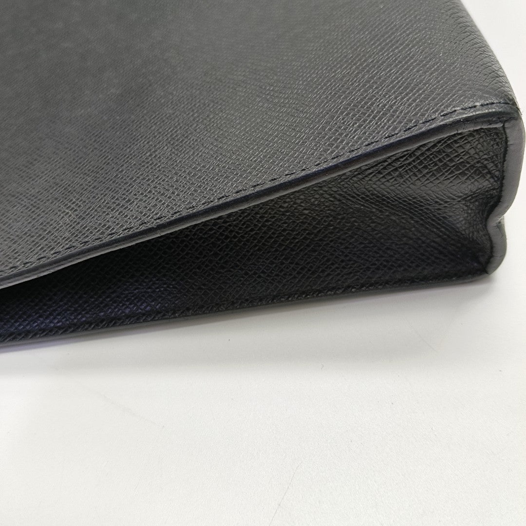 Pochette Voyag MM Calfskin Black