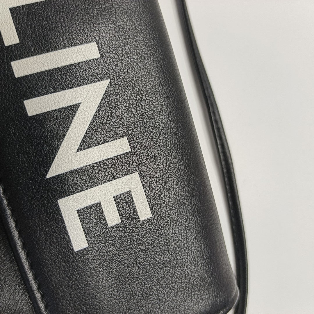 TRIANGLE Calfskin Black
