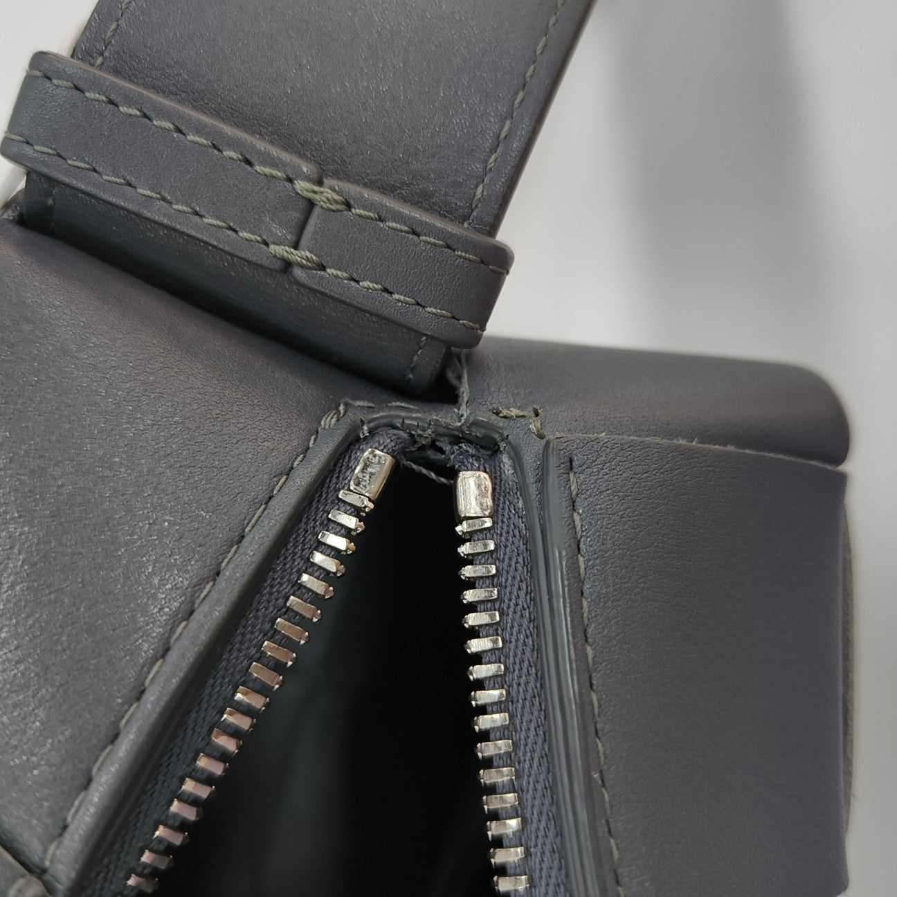 Brick Cassette Calfskin Gray