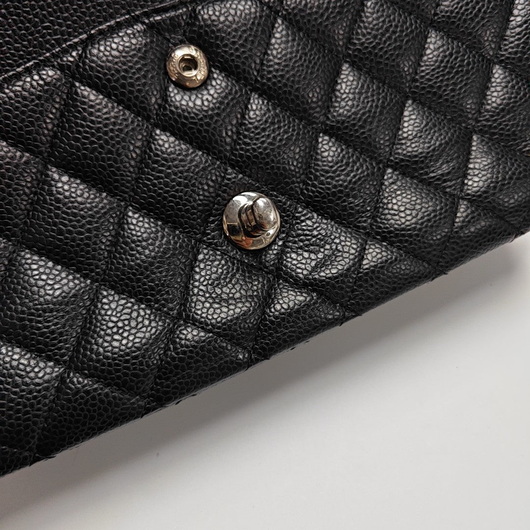 CLASSIC FLAP Medium Quilted Grained Calfskin Black