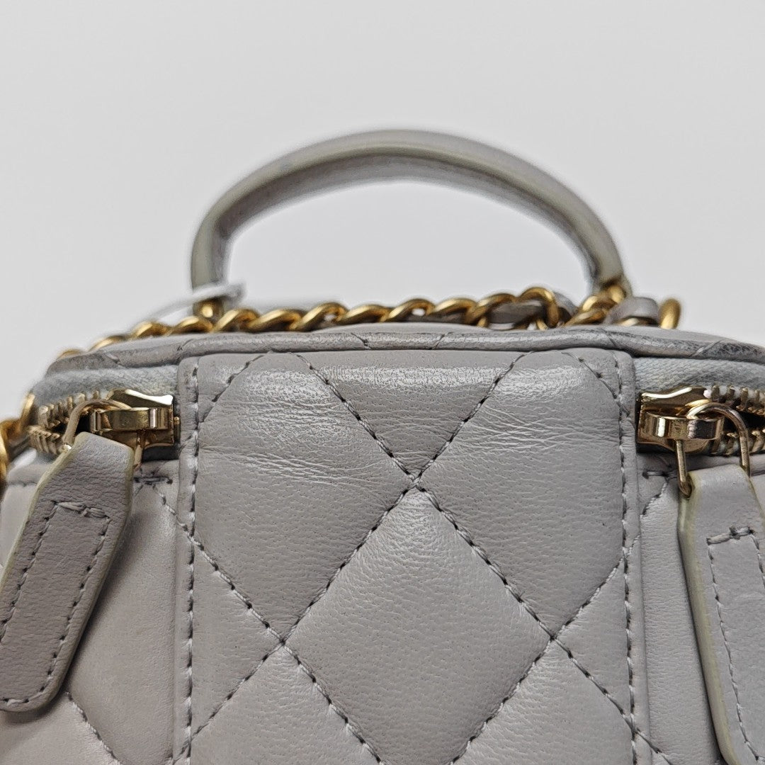 VANITY CASE Mini Quilted Lambskin Gray