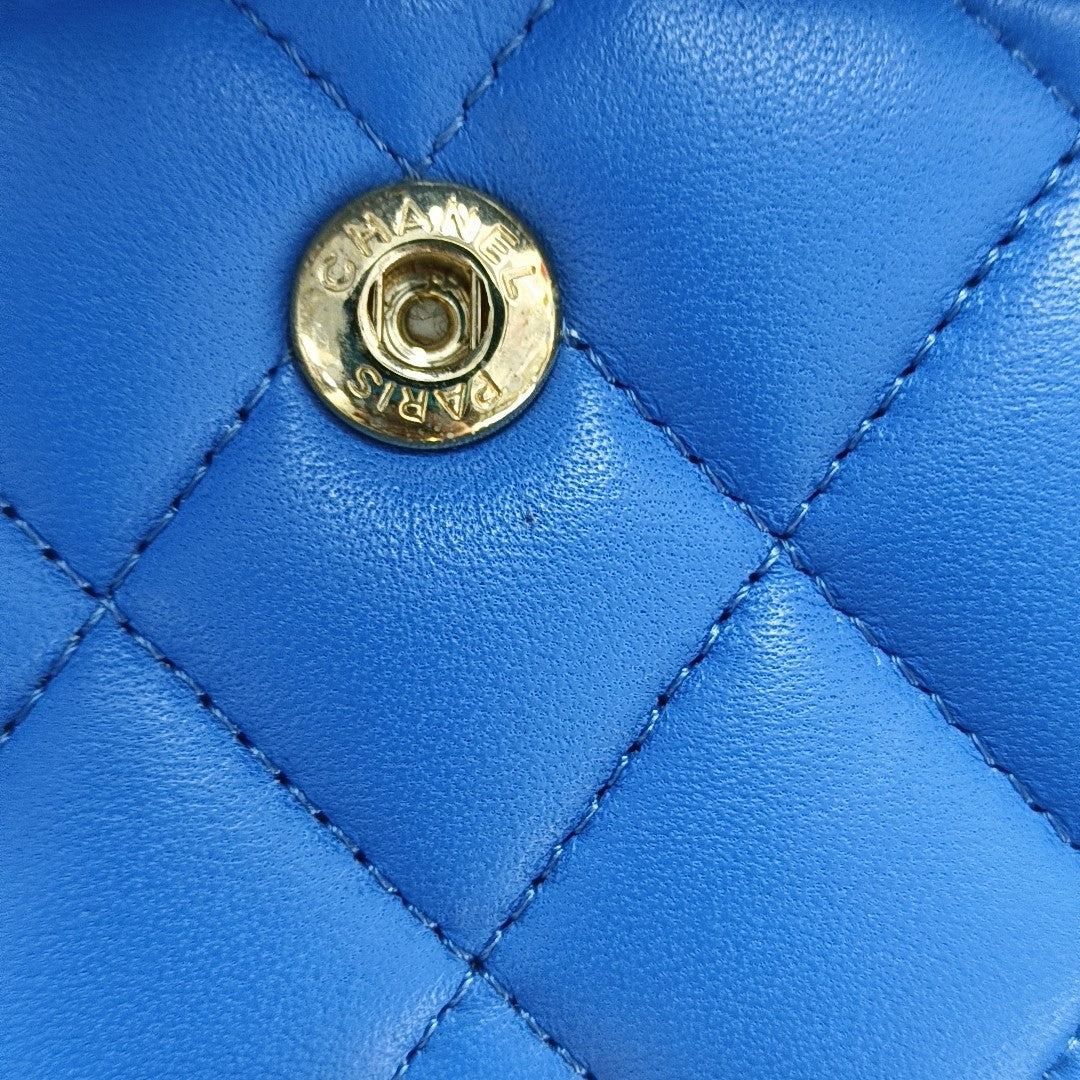 CLASSIC FLAP Medium Quilted Lambskin Blue