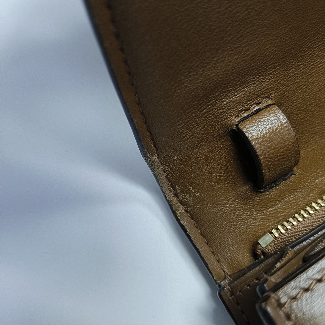 CLASSIC BOX Medium Calfskin Brown
