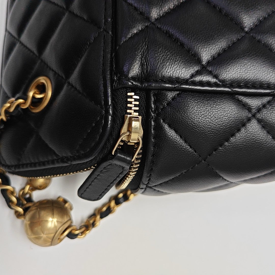 VANITY CASE Small Quilted Lambskin Black