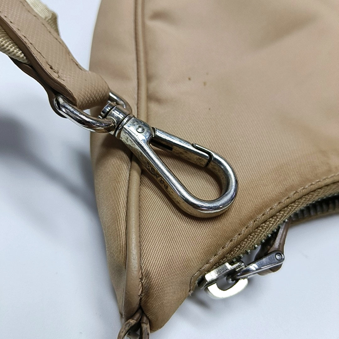 Authenticated pre-owned  Re-Edition2005 Nylon Beige - Shoulder Bag at Looply
