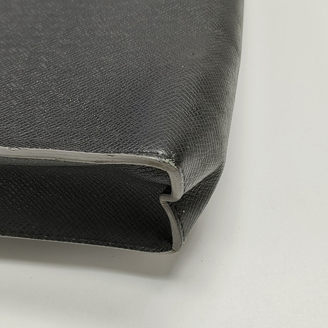 Pochette Voyag MM Calfskin Black