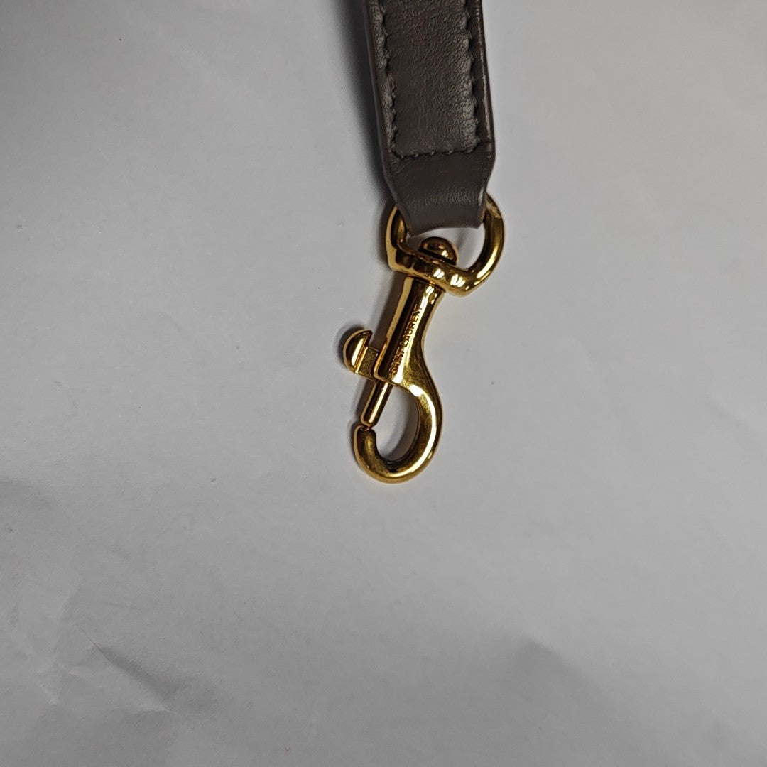 SAC DE JOUR Nano Calfskin Gray