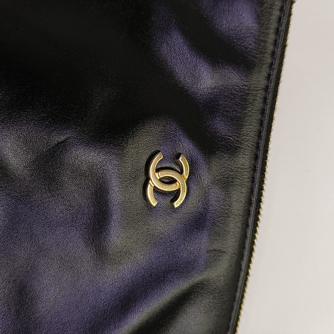 CHANEL 22 Medium Quilted Calfskin Black