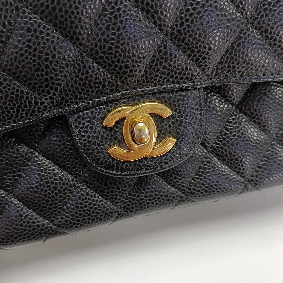 CLASSIC FLAP Medium Quilted Grained Calfskin Black