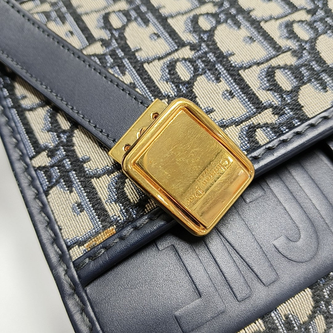 30 Montaigne Oblique Canvas Blue