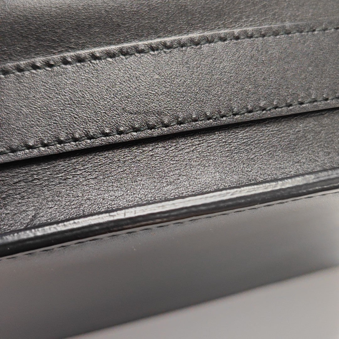 Bobby Medium Calfskin Black