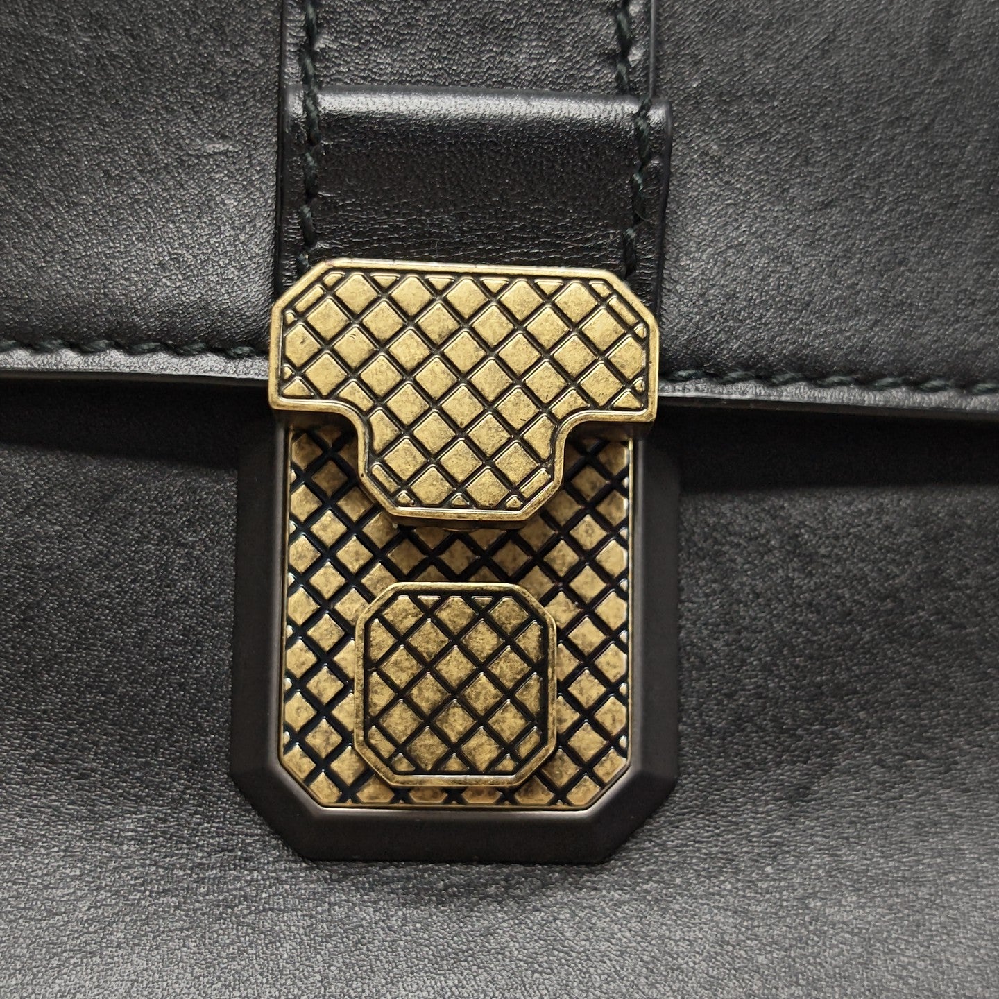 Piazza Medium Calfskin Black