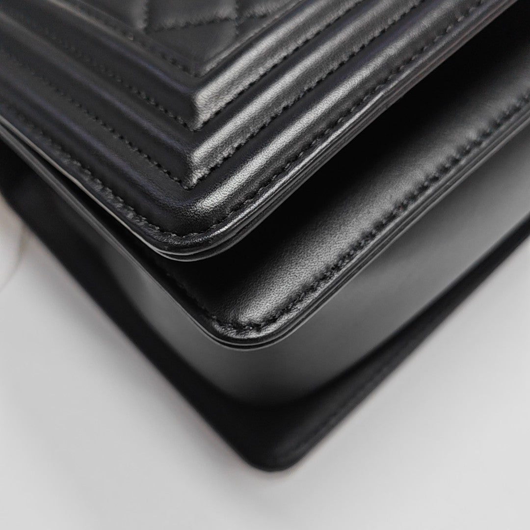 BOY CHANEL Medium Quilted Calfskin Black