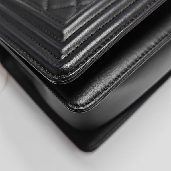 BOY CHANEL Medium Quilted Calfskin Black