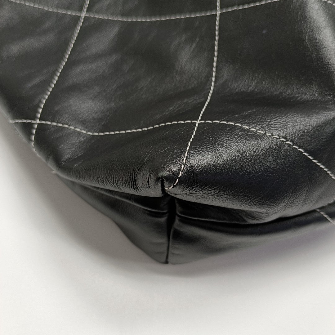 CHANEL 22 Small Quilted Calfskin Black