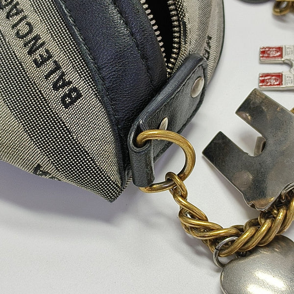 Souvenirs Canvas Gray
