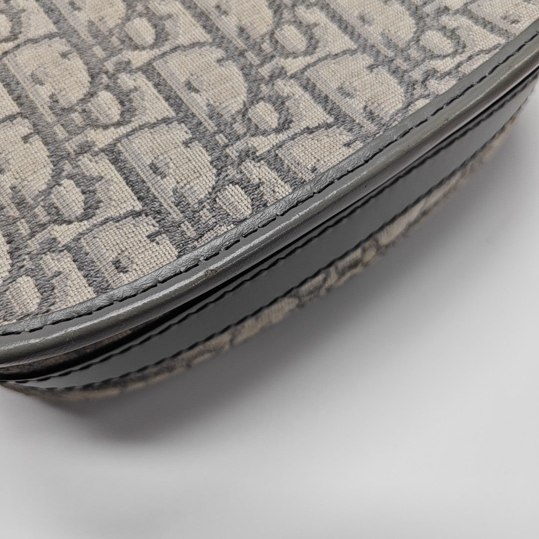 Bobby Medium Oblique Canvas Gray