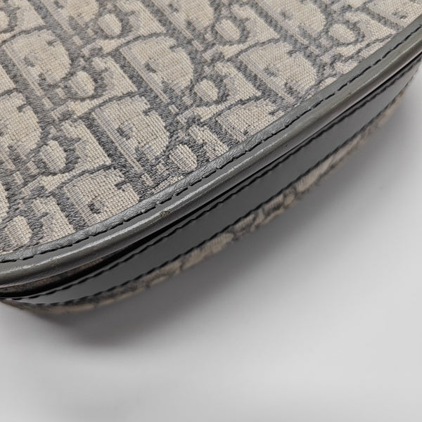 Bobby Medium Oblique Canvas Gray