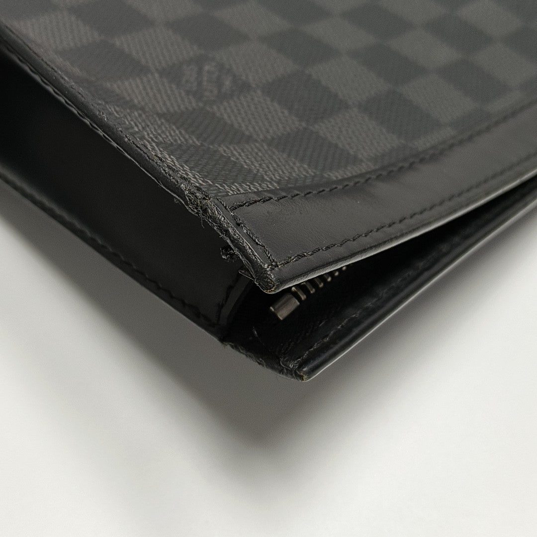 Pochette Voyag MM Damier Graphite Coated Canvas Gray