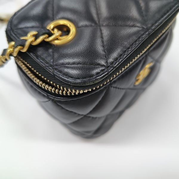 VANITY CASE Mini Quilted Lambskin Black